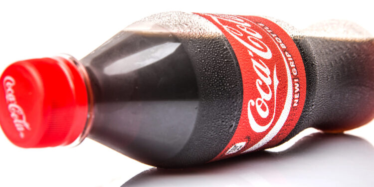 Coca-Cola supera las estimaciones de ganancias: Precios más altos compensan baja demanda