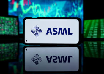 Caída de las acciones de chips a nivel global por débiles perspectivas de ASML