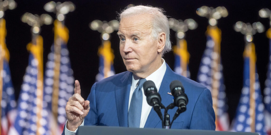 Biden extiende por 6 meses la pausa en el pago de préstamos estudiantiles