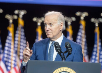 Biden extiende por 6 meses la pausa en el pago de préstamos estudiantiles