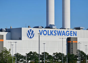 Volkswagen reporta caída del 42% en ganancias del tercer trimestre en medio de reestructuración