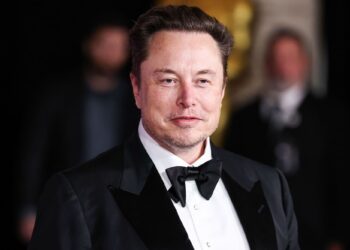 Las acciones de Tesla caen un 8% tras la presentación decepcionante del Cybercab