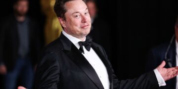 Elon Musk promete $1 millón al día a votantes clave que apoyen petición pro-Trump