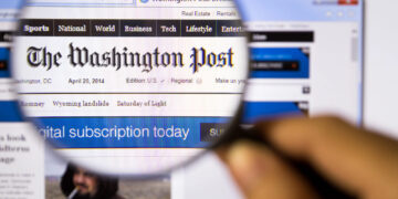 Jeff Bezos interrumpe respaldo del Washington Post a Kamala Harris, generando controversia