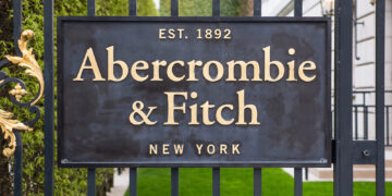 Mike Jeffries, exdirector de Abercrombie, enfrenta acusaciones de tráfico sexual y prostitución