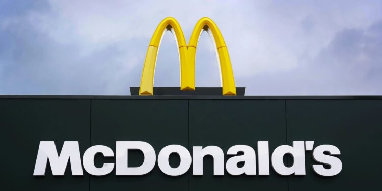 McDonald’s informa resultados financieros, días después del brote mortal de E. Coli