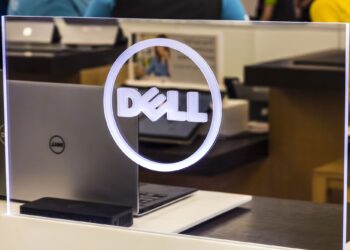 Dell ajusta su previsión y enfrenta caída de acciones pese a crecimiento en ventas de IA