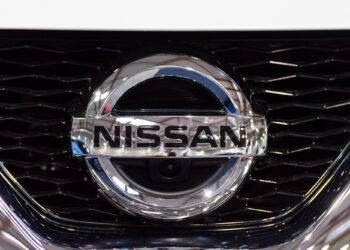 Nissan anuncia recorte de 9,000 empleos y reducción salarial para enfrentar crisis financiera