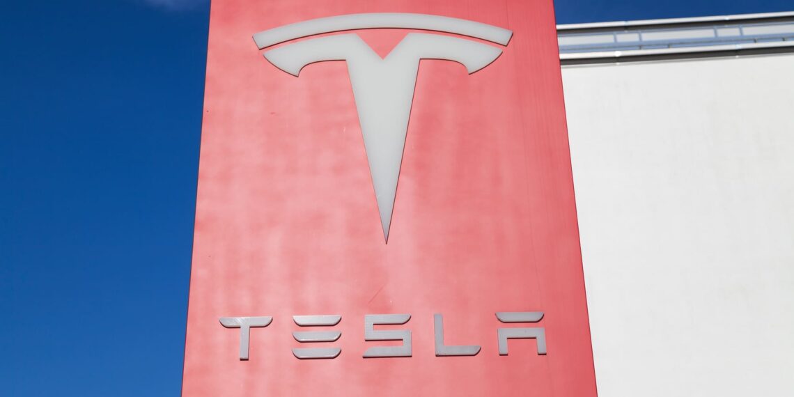 Tesla alcanza capitalización de mercado de $1 billón tras victoria electoral de Trump