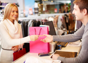 Las tasas de interés de las tarjetas de crédito de minoristas alcanzan nuevos máximos preocupantes