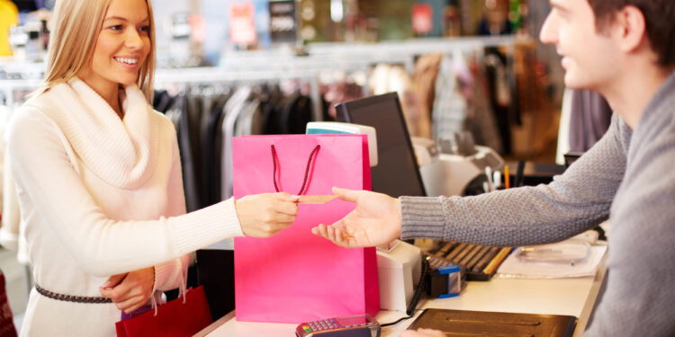 Las tasas de interés de las tarjetas de crédito de minoristas alcanzan nuevos máximos preocupantes