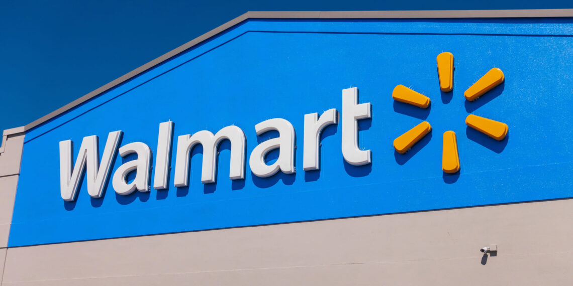 Walmart aumenta su pronóstico anual tras impulso en ventas y compras navideñas