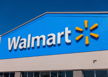Walmart aumenta su pronóstico anual tras impulso en ventas y compras navideñas