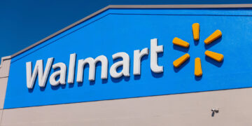 Walmart aumenta su pronóstico anual tras impulso en ventas y compras navideñas