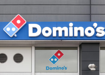 Berkshire Hathaway invierte en Domino’s Pizza y Pool Corp mientras reduce participaciones clave