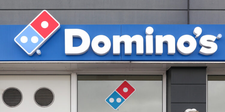 Berkshire Hathaway invierte en Domino’s Pizza y Pool Corp mientras reduce participaciones clave