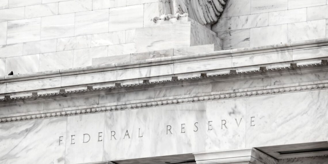 Un recorte de cuarto de punto en las tasas de interés fue confirmado por la Reserva Federal