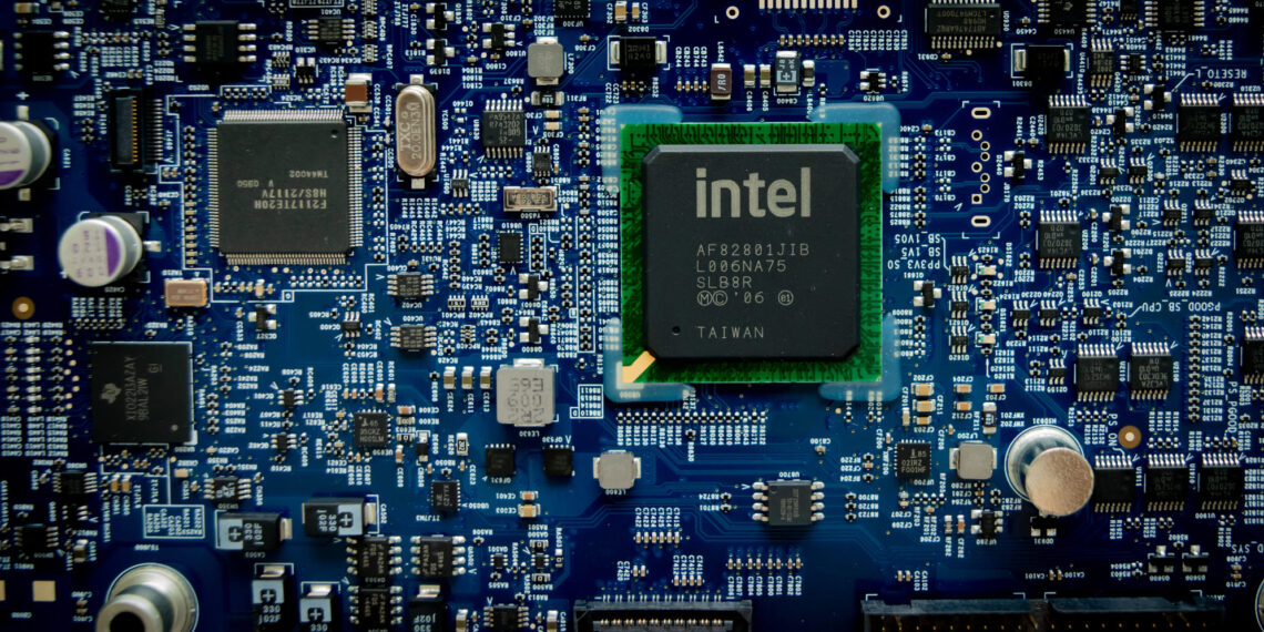 Intel y el Departamento de Comercio a punto de cerrar una subvención de $8 mil millones por Ley de CHIPS