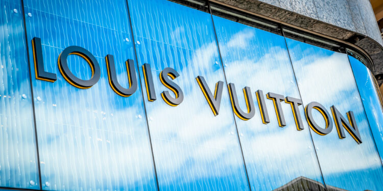 Alexandre Arnault asciende en LVMH: La próxima generación del lujo toma el liderazgo