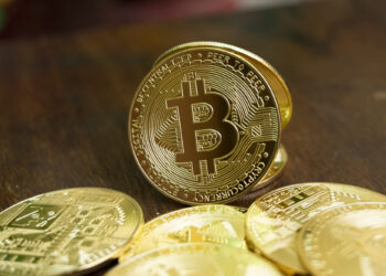 Bitcoin alcanza un máximo histórico superando los $93,000