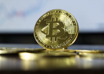 Bitcoin rompe récords y se acerca a los $100,000 impulsado por expectativas regulatorias