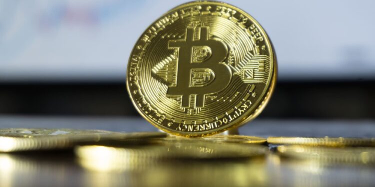 Bitcoin rompe récords y se acerca a los $100,000 impulsado por expectativas regulatorias