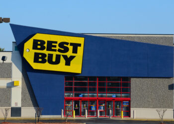 Best Buy ajusta a la baja sus previsiones de ventas anuales tras débiles resultados trimestrales