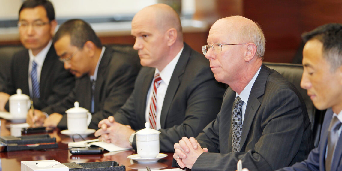 Directores ejecutivos elevan su optimismo económico ante el regreso de Trump