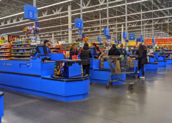 Walmart implementa cámaras corporales para empleados en un programa piloto
