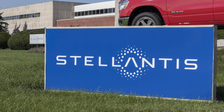 Renuncia Carlos Tavares, CEO de Stellantis, en medio de caída en las ventas