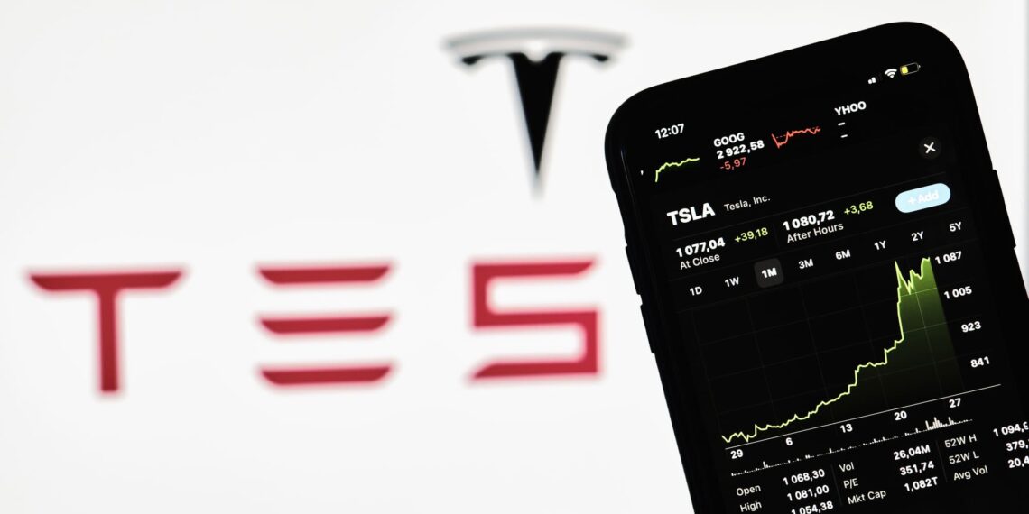 Tesla alcanza máximos históricos tras victoria de Trump y respaldo de Elon Musk