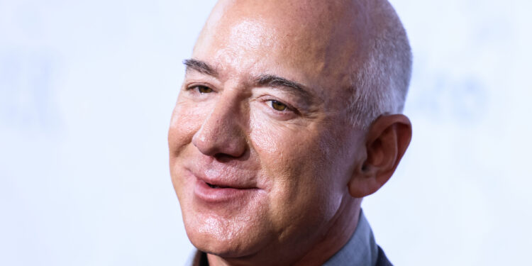 Amazon y Jeff Bezos buscan acercarse a Trump con una donación millonaria para la toma de posesión