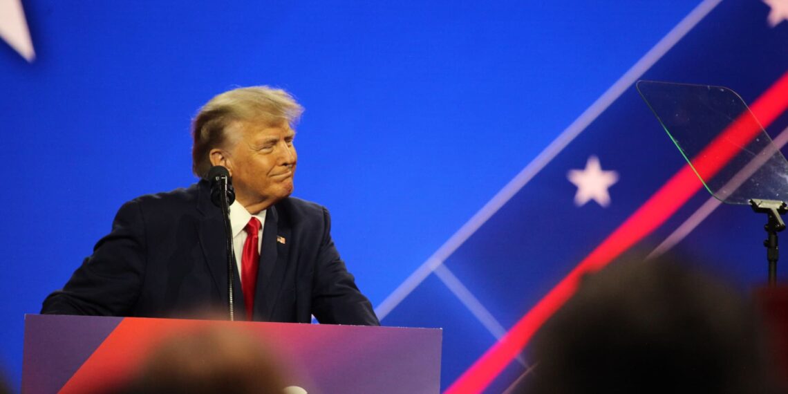 Trump usa a la esposa de Joe Biden para vender sus nuevas fragancias