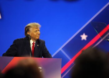 Trump usa a la esposa de Joe Biden para vender sus nuevas fragancias