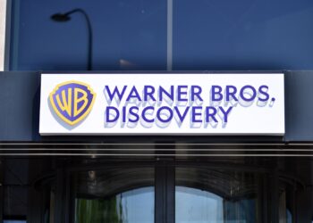 Las acciones de Warner Bros. Discovery suben un 15% después de anunciar reestructuración