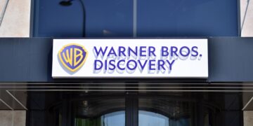 Las acciones de Warner Bros. Discovery suben un 15% después de anunciar reestructuración