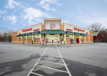 Walgreens podría ser adquirida por Sycamore Partners y sus acciones se disparan