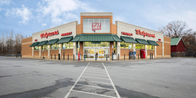 Walgreens podría ser adquirida por Sycamore Partners y sus acciones se disparan
