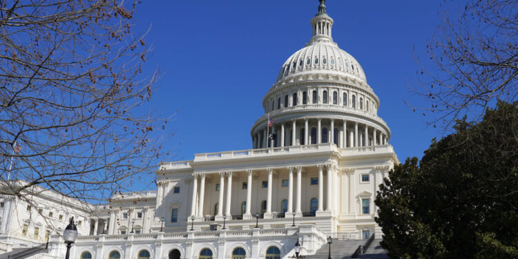 Congreso aprueba plan para evitar cierre gubernamental pero niega una propuesta de Trump