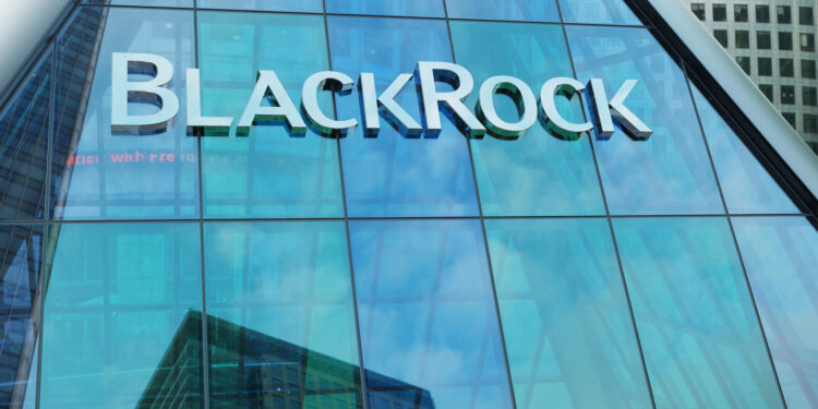 BlackRock apuesta fuerte en mercados privados con la adquisición de HPS por $12,000 millones