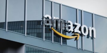 Huelga masiva de trabajadores de Amazon afecta siete instalaciones