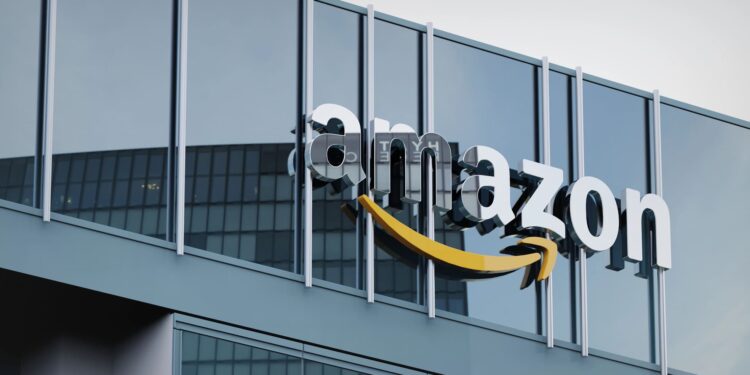 Huelga masiva de trabajadores de Amazon afecta siete instalaciones