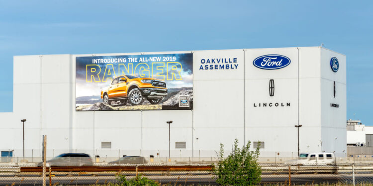 Ford contribuye con un millón de dólares y vehículos para la toma de posesión de Trump