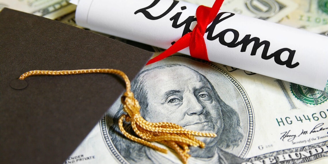 Prestatarios de préstamos estudiantiles enfrentan cambios ante la transición presidencial