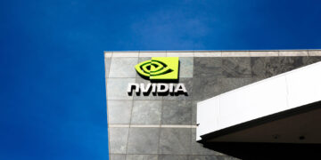 Nvidia lanza nuevos chips GeForce RTX 50 para computadoras personales
