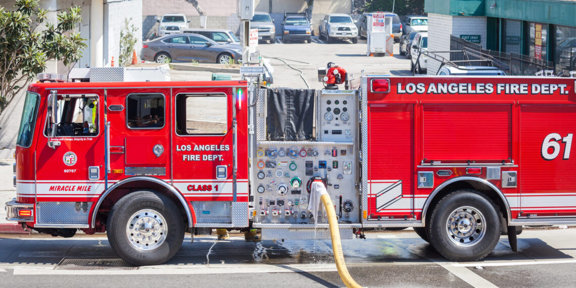 Polémica en Los Ángeles: Recortes a bomberos y priorización de gastos en población sin hogar