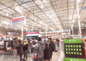Trabajadores de Costco autorizan huelga nacional: posible impacto en el minorista
