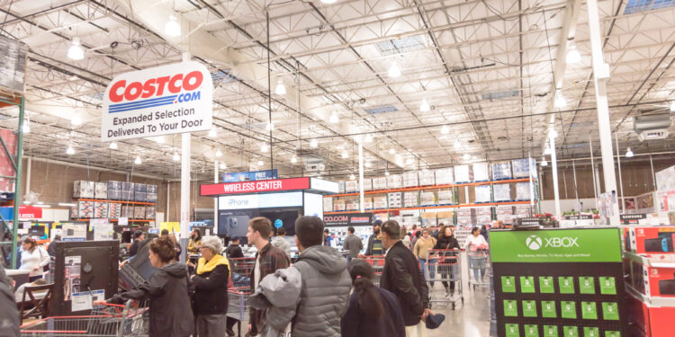 Trabajadores de Costco autorizan huelga nacional: posible impacto en el minorista