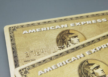 American Express acuerda pagar $230 millones por investigación de fraude y marketing engañoso