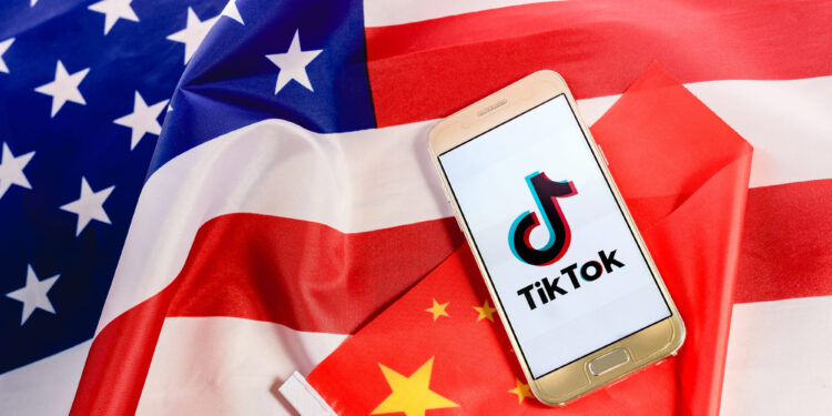 Migración de usuarios de TikTok a RedNote ante posible prohibición en EE. UU.